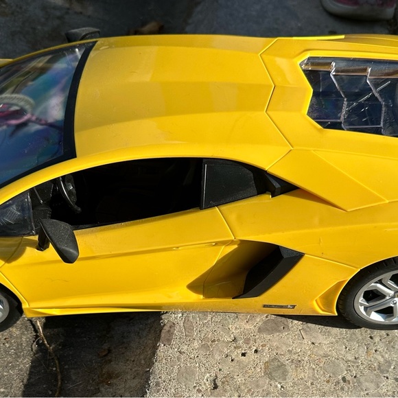 World Tech Toys Lamborghini Aventador 1:10 Electric RC Car - Picture 3 of 6